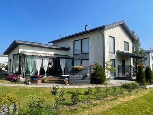 OMAKOTITALO 5h+k+khh+s=166 m² 